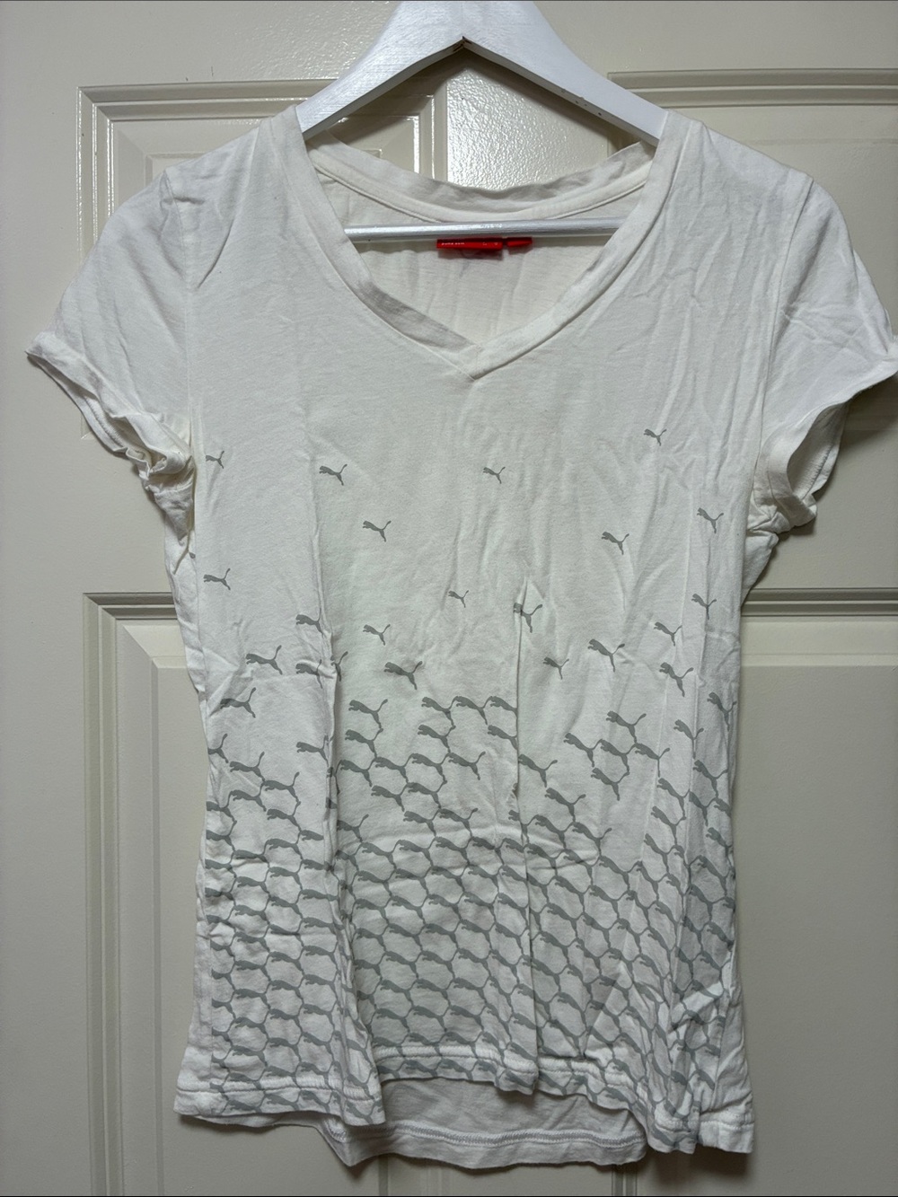 Puma White V-Neck Short Sleeve Tee Size M